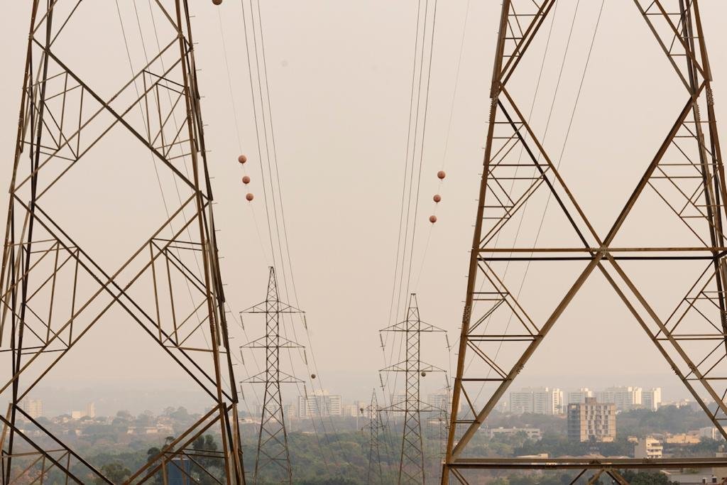 Linhas de Transmissão do SIA denominada LT 230 kV no sul de Brasilia fonte de geração energética de FURNAS energia cabos de eletricos