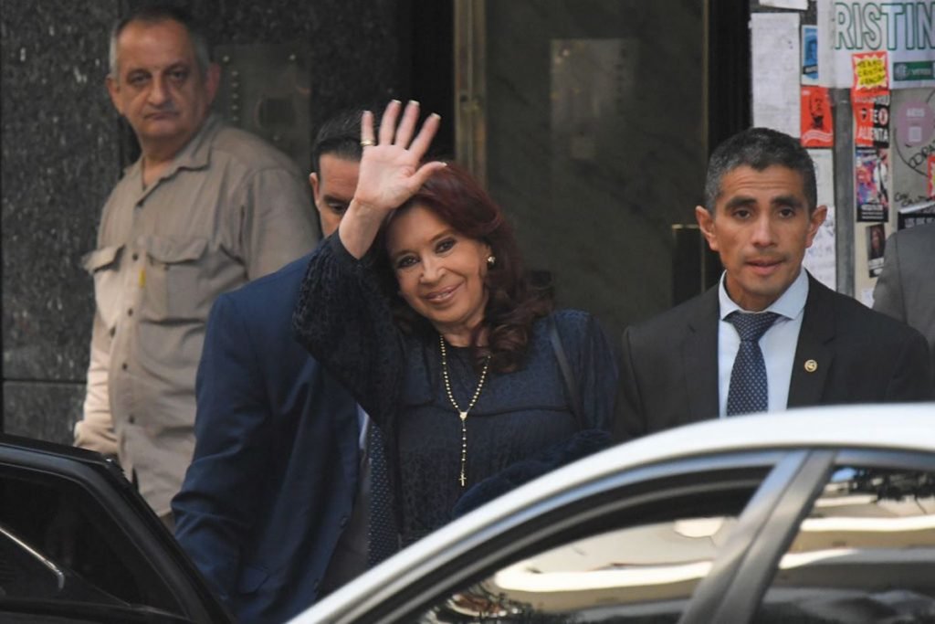 Cristina Kirchner depois de atentado - Metrópoles