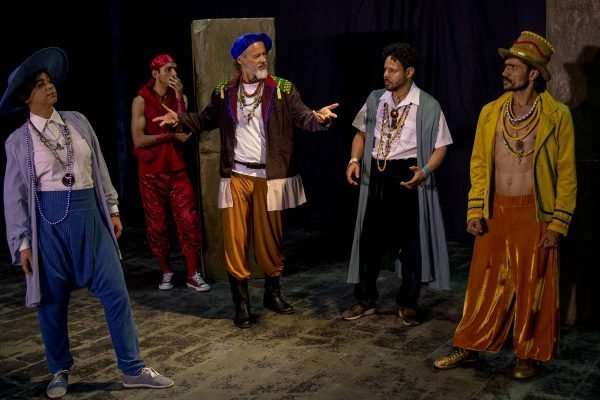 Imagem dos personagens da peça teatral O Arcano-Metrópoles