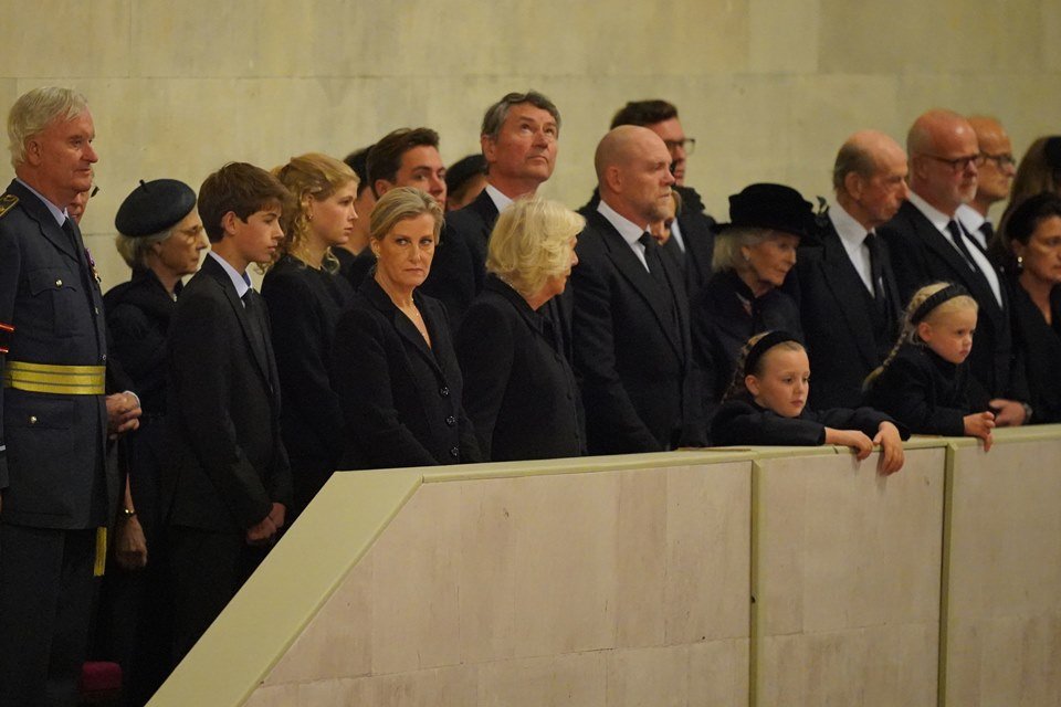 Família real no funeral da rainha