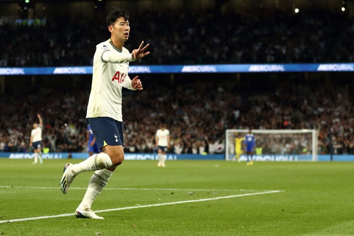 Son, do Tottenham, é o primeiro coreano artilheiro da Premier