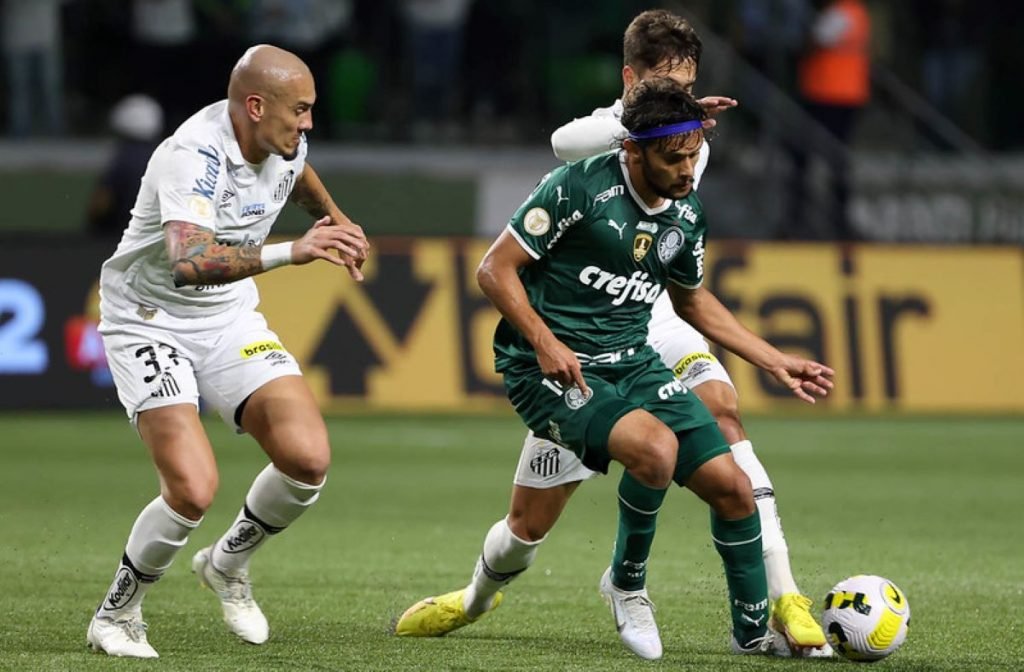 Único invicto no Brasileiro, Palmeiras empata com Santos na Vila Belmiro e  amplia série sem derrotas em clássicos – Palmeiras