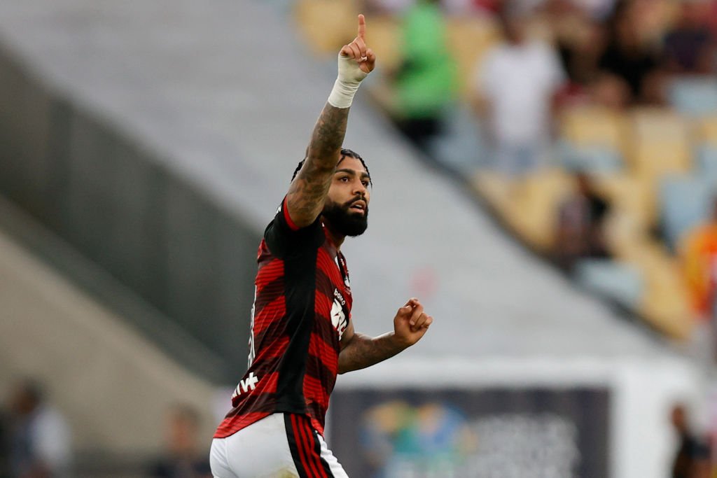 Ídolo em campo, grosseria fora: Gabigol tem histórico de destratar fãs