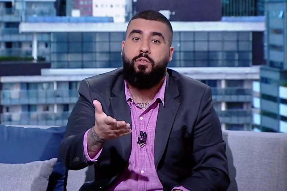 Renato Rodrigues, comentarista da ESPN, afirma ter passado por abordagem racista da polícia enquanto fala em programa da TV - Metrópoles