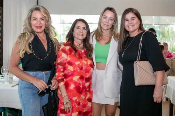 Amigas brindam Cláudia Tolentino e Simone Novaes em almoço no Lago Sul ...