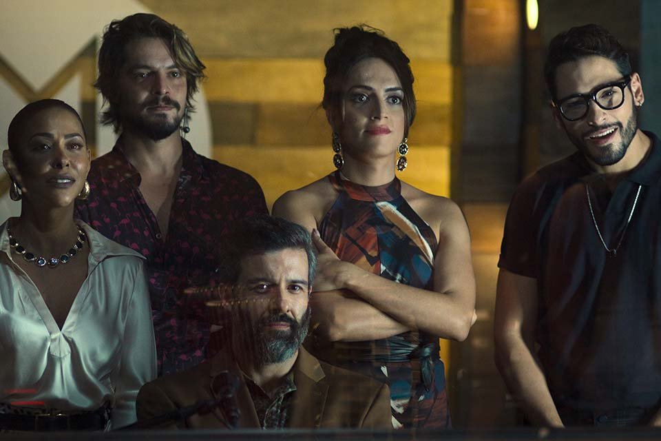 Cena da série Só Se For Por Amor, da Netflix