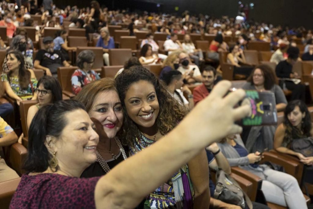 Ilka Teodoro e amigas durante estreia do documentário Me Farei Ouvir no cine brasilia cinema