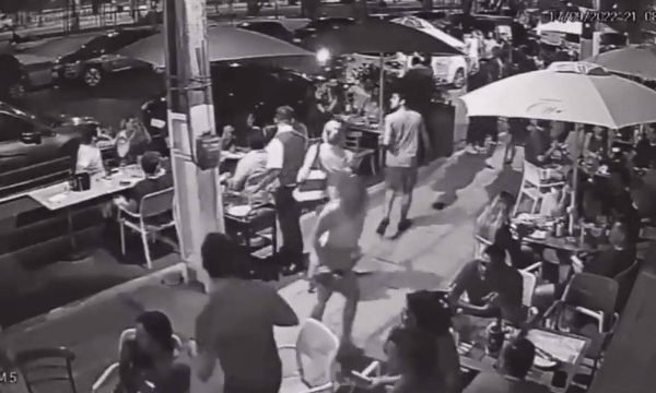 Com medo de arrastão, clientes se apavoraram e saem correndo de bar em Recife