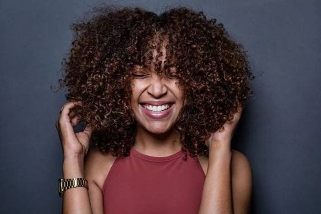 foto colorida de mulher