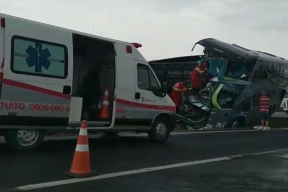acidente onibus de rio quente minas gerais br 153 (5)