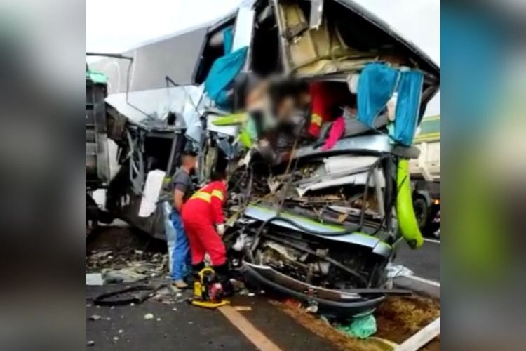 acidente onibus de rio quente minas gerais br 153 (3)