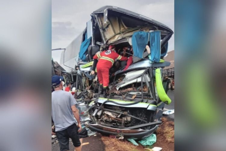 acidente onibus de rio quente minas gerais br 153 (4)
