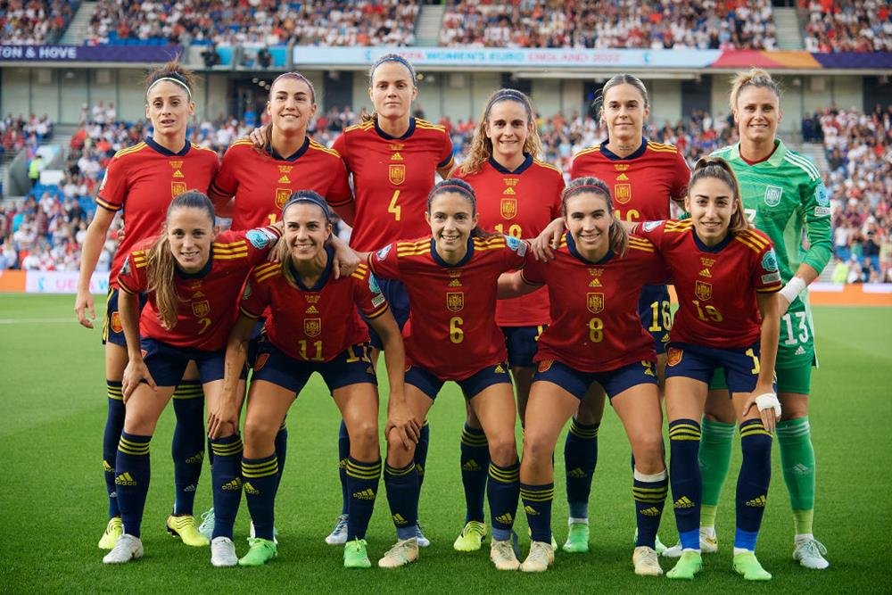 Seleção feminina realiza último treino antes de jogo com a Espanha