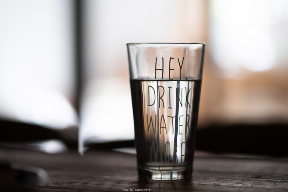 beber água