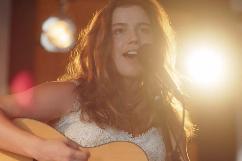 Raíssa Medeiros (Alice Wegmann) em Rensga Hits!