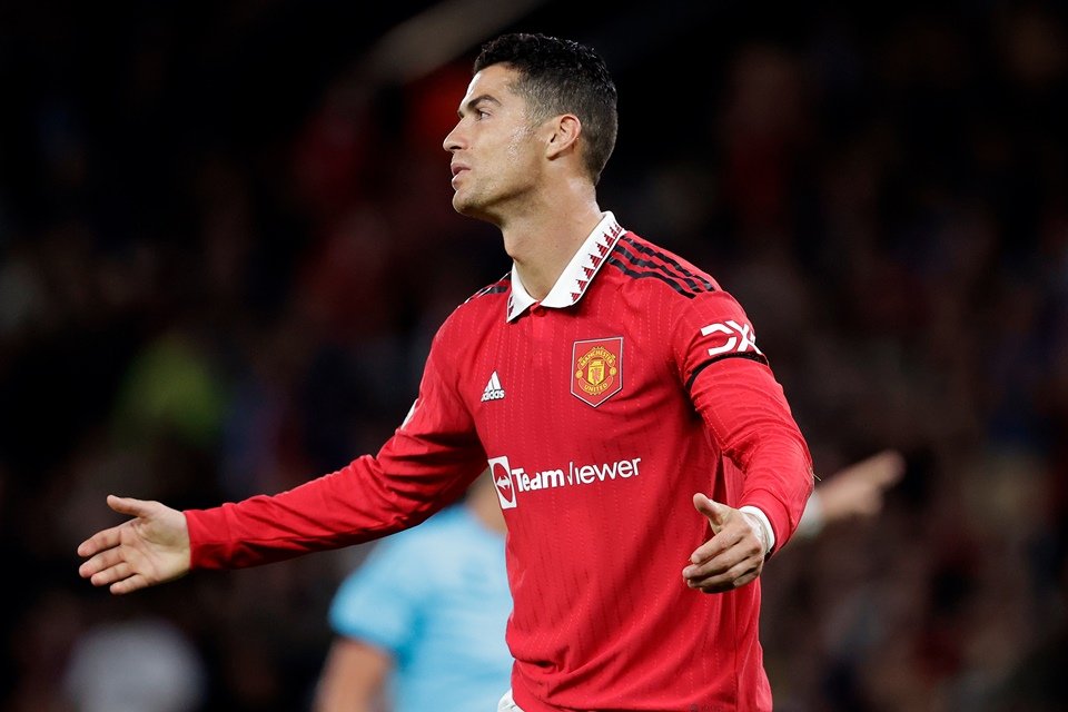 Cristiano Ronaldo é afastado pelo Manchester United por