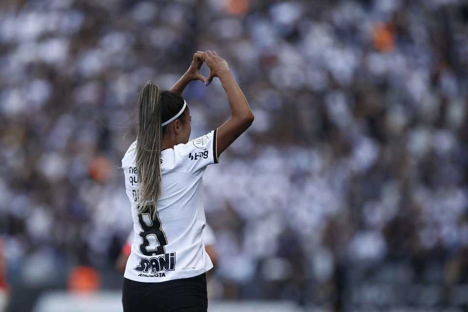 Com recorde, Corinthians vira sobre Inter e conquista o Brasileiro