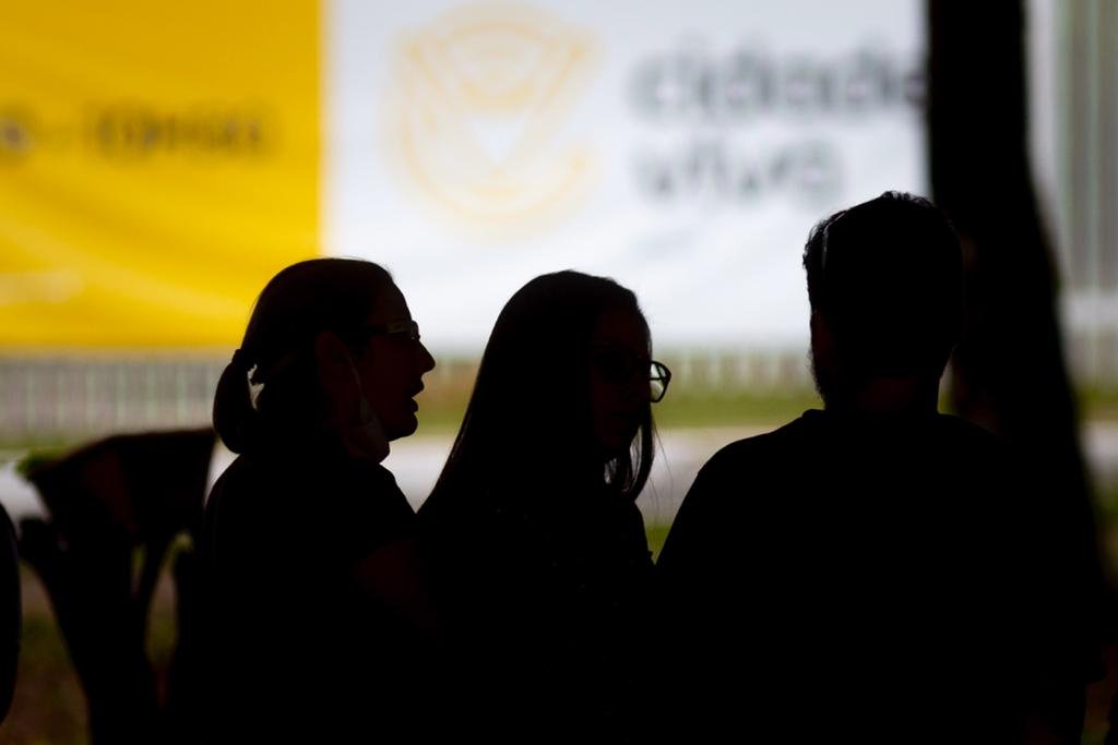 movimentação de pessoas no prédio do policial federal