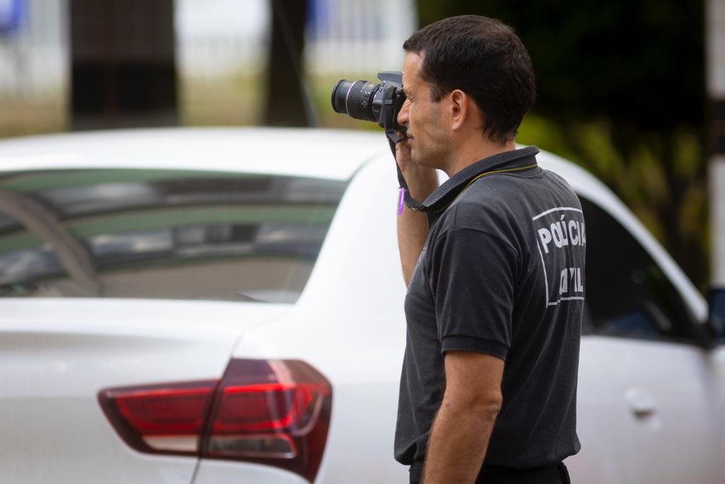 policial civil faz perícia e tira foto do local