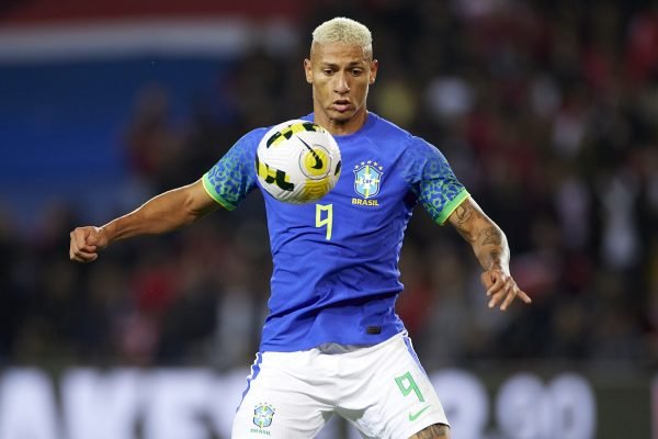 Após racismo, Richarlison faz apelo: “Vai continuar acontecendo”