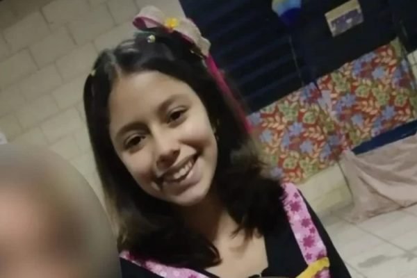 foto colorida de menina de 13 anos morta