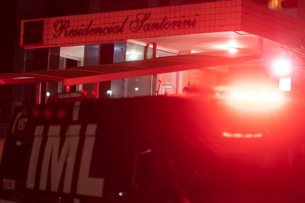 IML próximo ao prédio Santorini