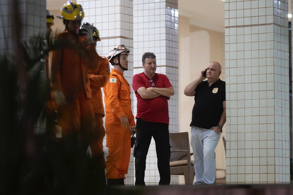 bombeiros e policia civil durante a ocorrência