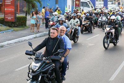 Jair Bolsonaro em motociata em Manaus em 18 de junho de 2022