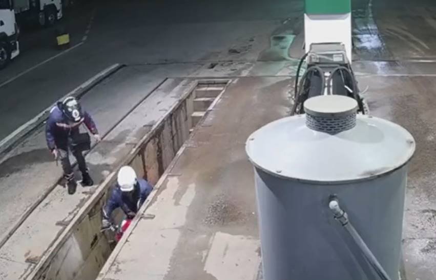 Dupla de ladrões cai em vala durante fuga de assalto em SP