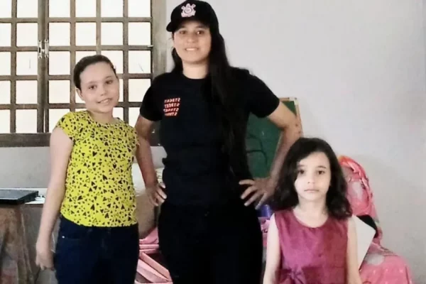 Izadora Alves de Faria suspeita de matar as filhas Maria Alice, de 6 anos, e Lavínia, de 10, em Edéia, Goiás — Foto: PM/Divulgação