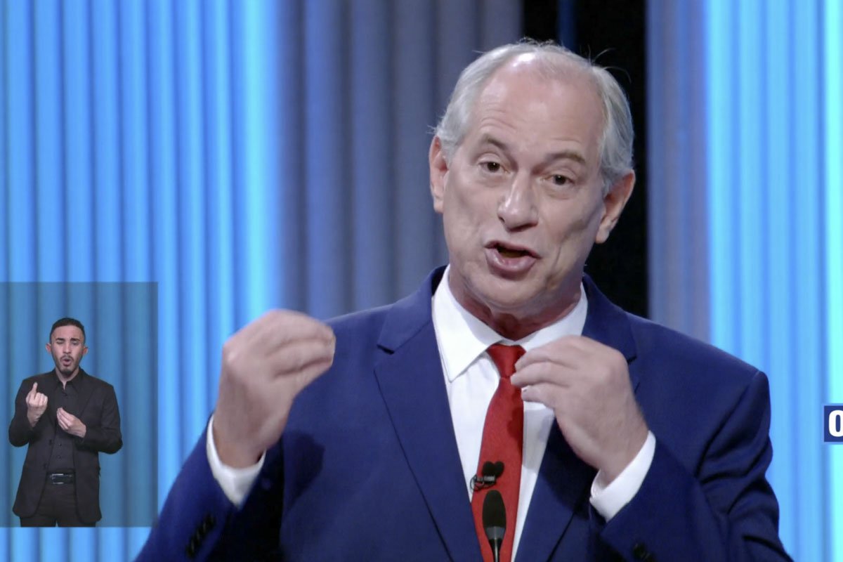 Ciro diz que Bolsonaro e Lula amarelaram ao evitarem perguntas