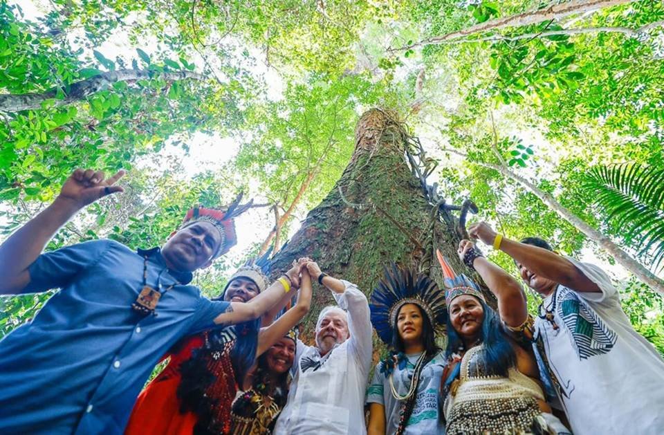 Lula e indígenas em Manaus. Uma das demandas atuais é a retomada do Fundo Amazônia - Metrópoles