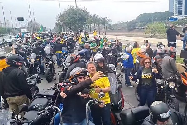 Além de Tarcísio de Freitas (Republicanos), os candidatos a deputados federais Carla Zambelli (PL-SP) e Marcos Pontes (PL-SP) também participaram do passeio