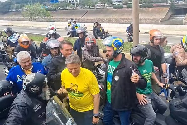 Além de Tarcísio de Freitas (Republicanos), os candidatos a deputados federais Carla Zambelli (PL-SP) e Marcos Pontes (PL-SP) também participaram do passeio