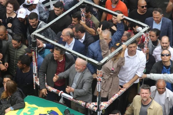 ex-presidente Luiz Inácio Lula da Silva (PT) e o ex-governador de São Paulo, Geraldo Alckmin (PSB), fazem o último ato de campanha na Rua Augusta, região central de São Paulo eleicoes 2022 1