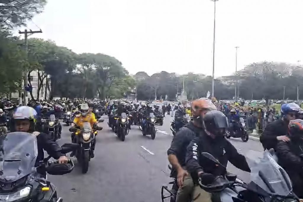 presidente Jair Bolsonaro (PL) e Tarcício de Freitas durante motociata em São Paulo