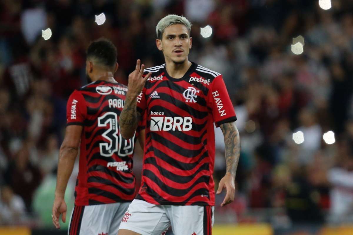 Pedro faz dois, Flamengo bate o Vasco e vai à final do Carioca