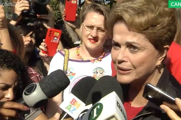 Dilma Rousseff vota em Minas Gerais