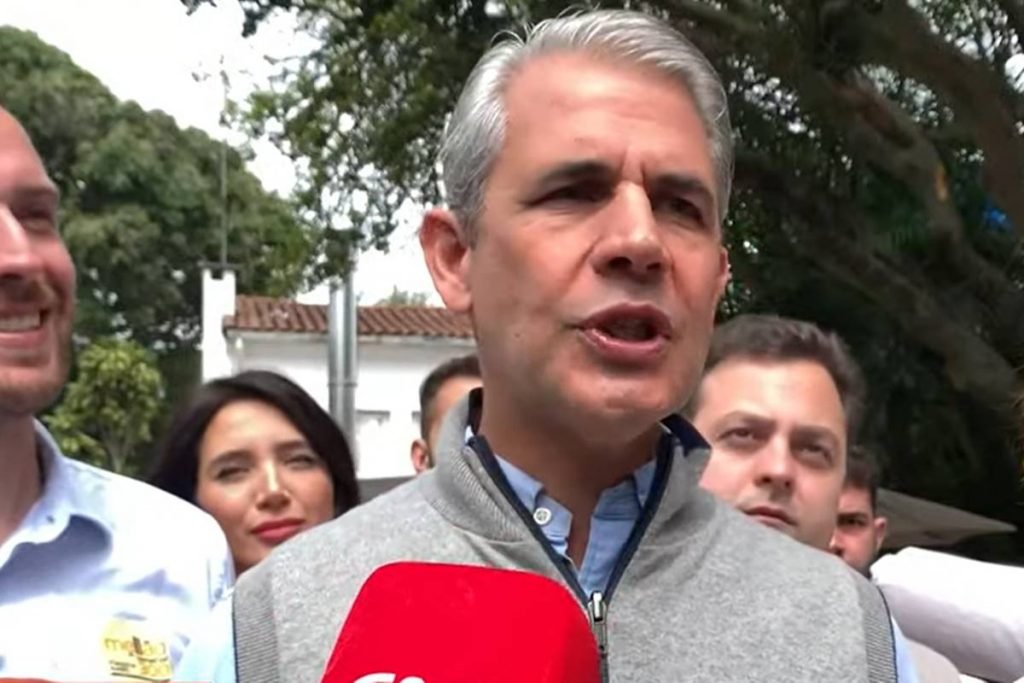 Luiz Felipe D'Ávila vota em São Paulo