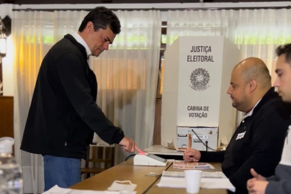 Sergio Moro vota no Paraná