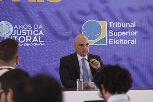 Ministro do Supremo Tribunal Federal, Alexandre de Moraes participa de coletiva de imprensa no TSE durante as eleições no primeiro turno - Metrópoles