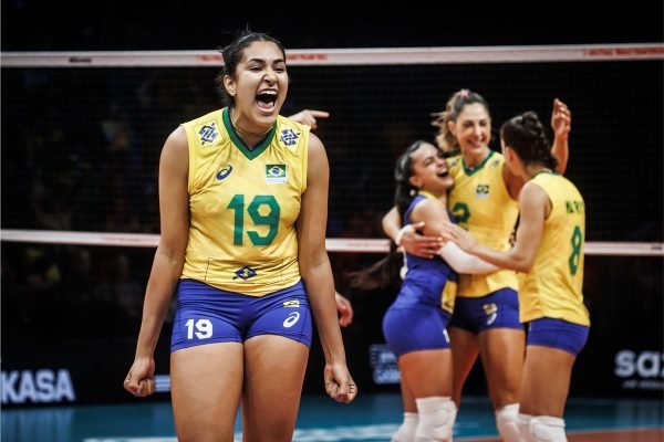 Seleção feminina do Brasil vence na estreia do Campeonato Mundial de Vôlei