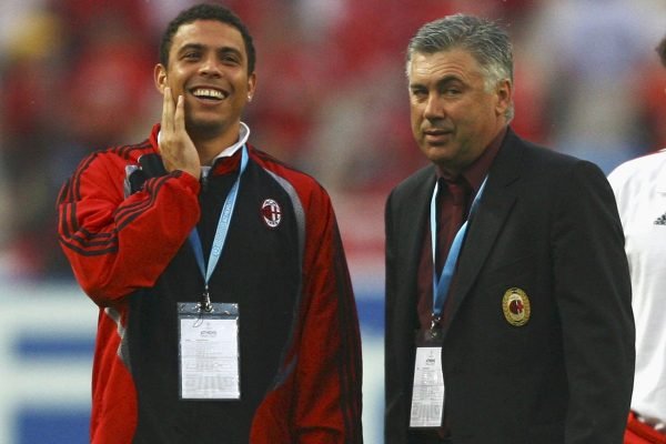 Ronaldo Fenômeno e Carlo Ancelotti em campo