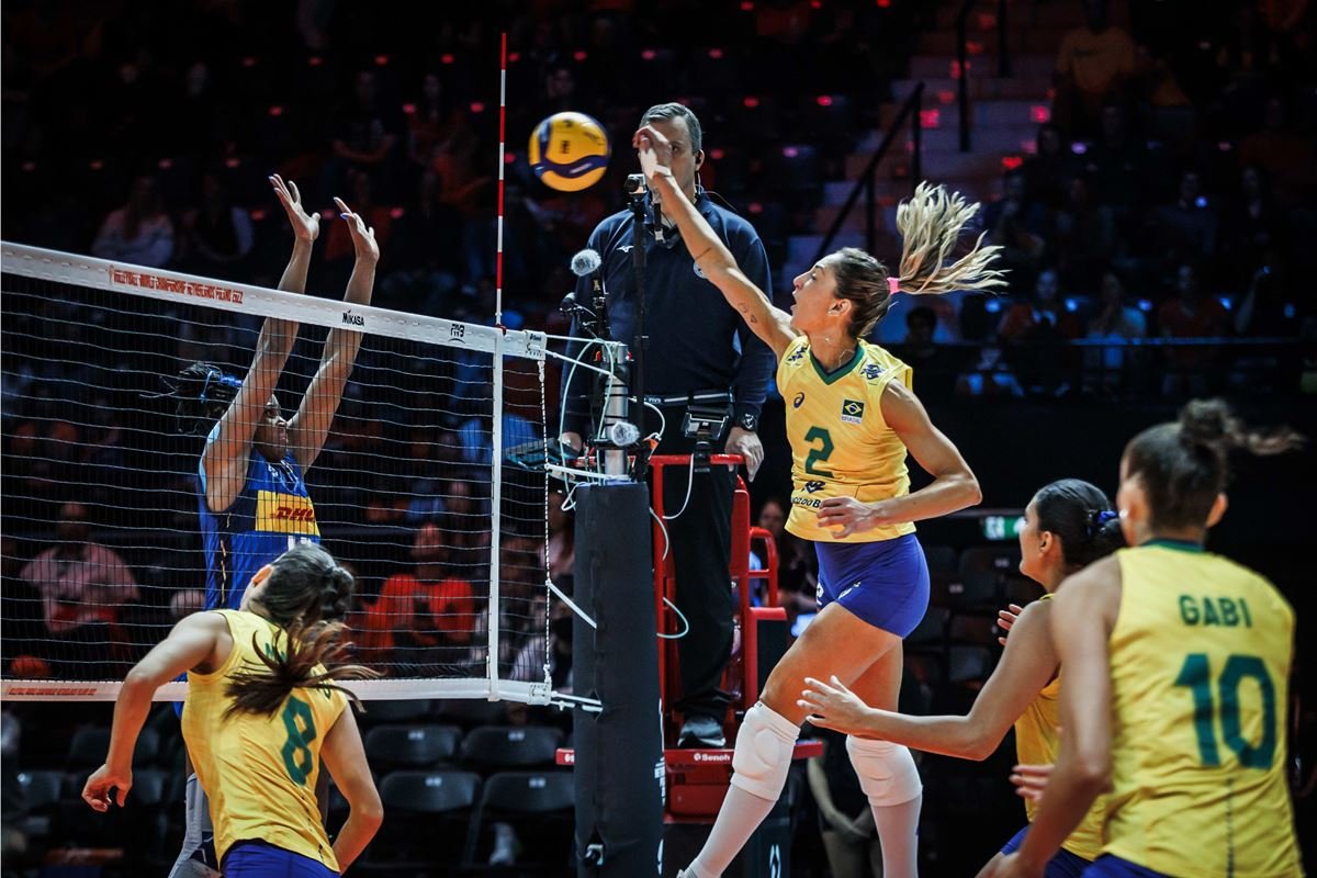 Seleção Brasileira feminina de vôlei vence 2º jogo em Tóquio no