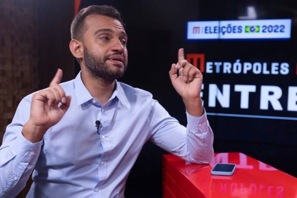 Fábio Felix é entrevistado pela colunista Isadora Teixeira - Metrópoles