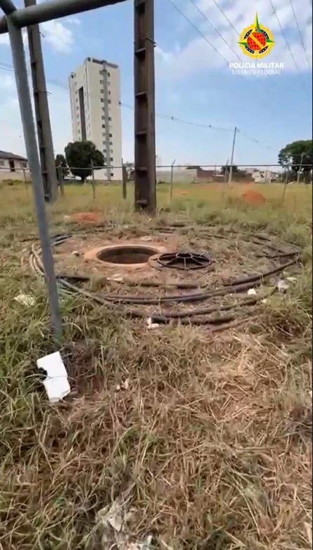 Entrada para local onde guarda cabos de energia