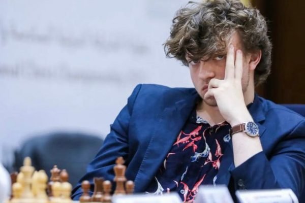 Carlsen e Niemann chegam a acordo após acusações de trapaça no