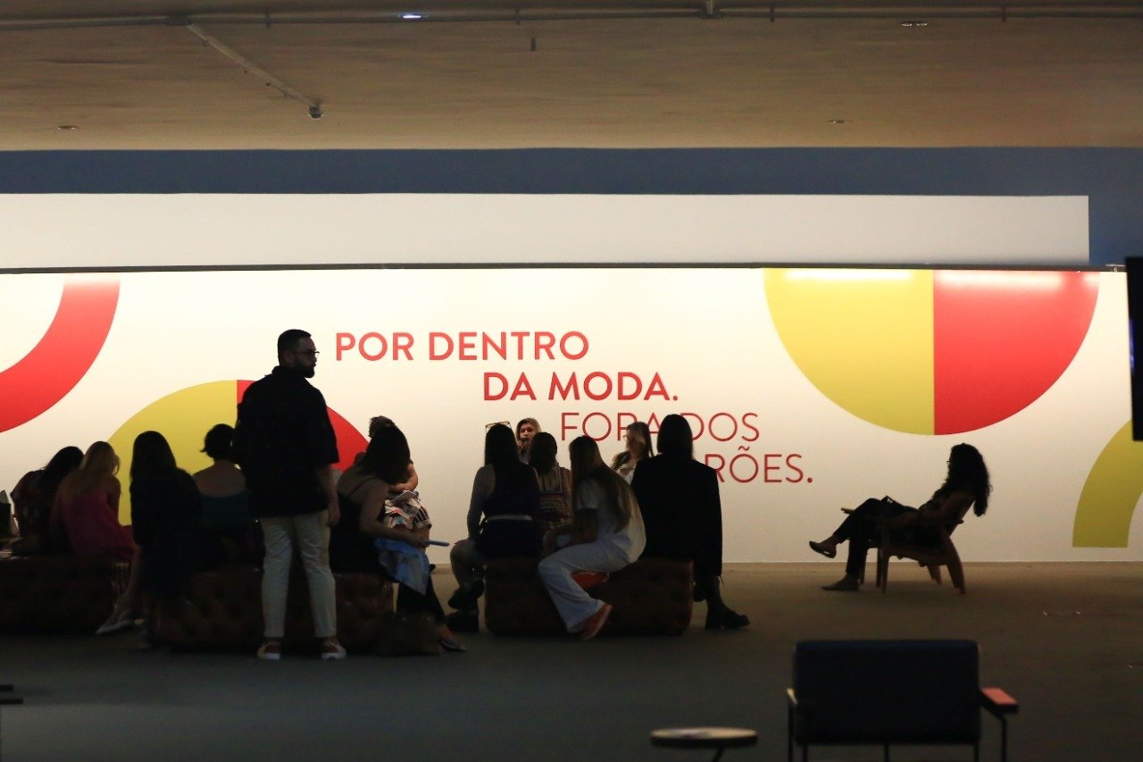 Brasília (DF), 06/10/22. Por dentro da moda. Fora dos Padrões. Mesa 1. Consumo Consciente. mediadora Romilda Gomes; Gisela Barrozo e Rachel Smidt. 