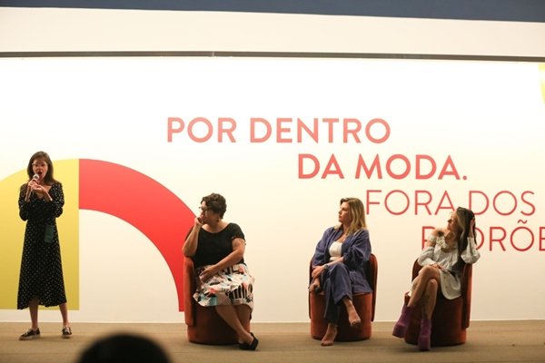 Brasília (DF), 06/10/22. Por dentro da moda. Fora dos Padrões. Mesa 1. Consumo Consciente. mediadora Romilda Gomes; Gisela Barrozo e Rachel Smidt.