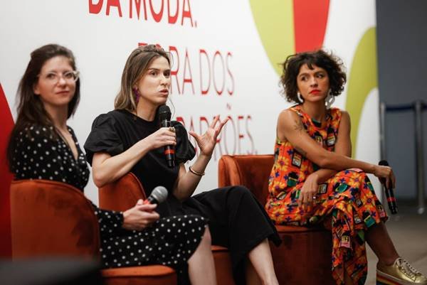 Letícia Soares, Daisy Barros e Rafaella Lacerda no talk sobre processo criativo no Metrópoles Fashion & Design